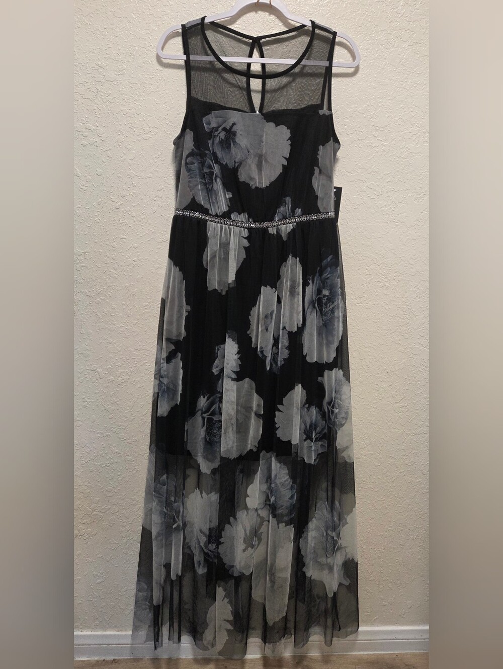 Black Floral Sheer Maxi Elegant Dress - Picture 2 of 6